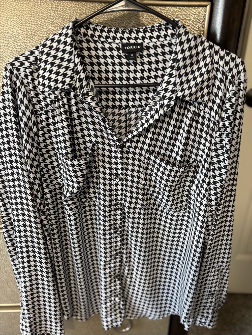 torrid Black & White Houndstooth Button-Front Blouse